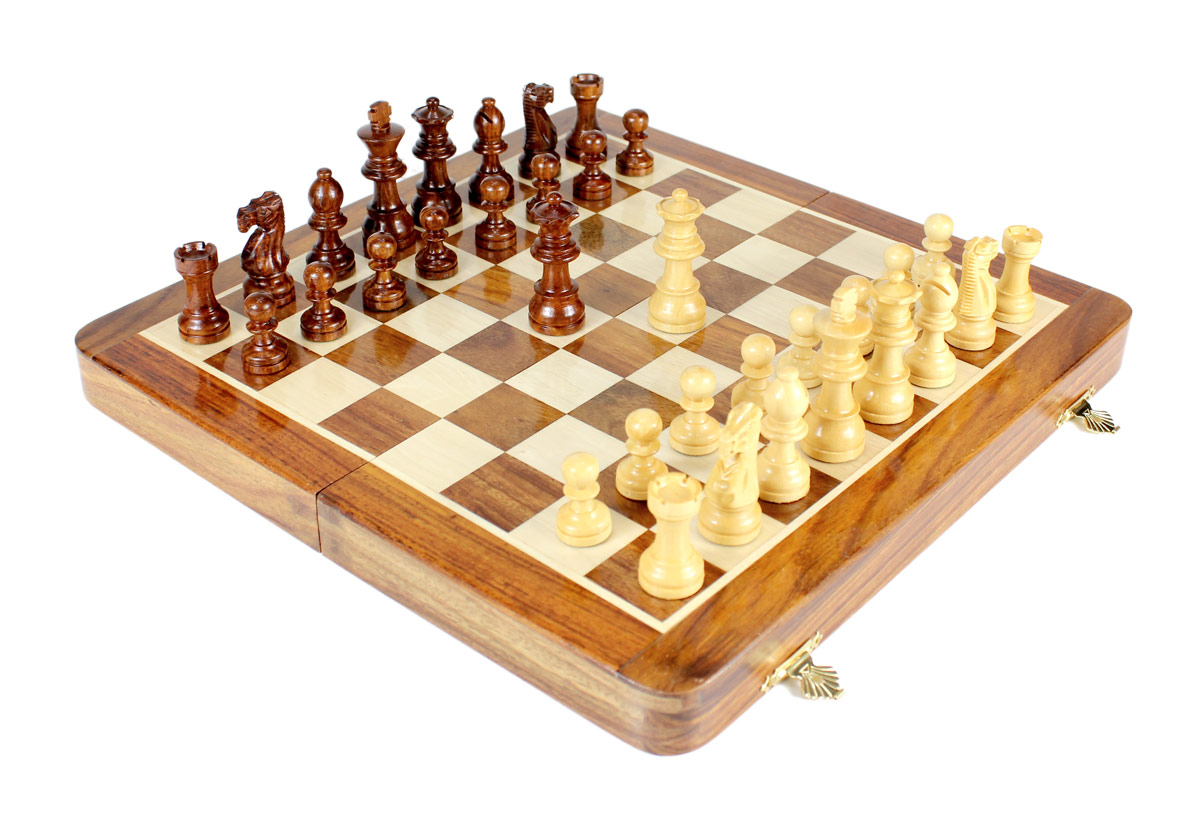 12" Folding chess board ideal for travelling purpose. King Height - 2.5" (63.5mm) King Base - 0.86" (22mm)